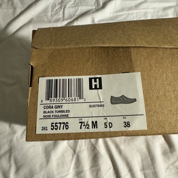 Clarks - Picture 3 of 3